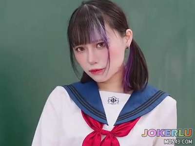  M系母狗学妹被学长发现喜欢在网络上色色成为肉便器的第一天 斋斋